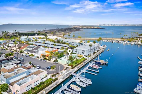 $2,100,000 | 86 Half Moon Bend, Coronado, CA 92118