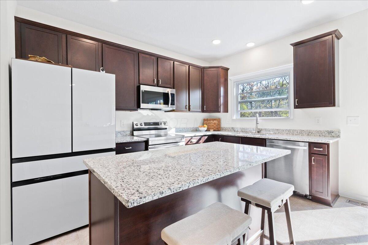5999 Bears Run Road Columbus, OH 43232 - Photo 13 of 40 Kitchen