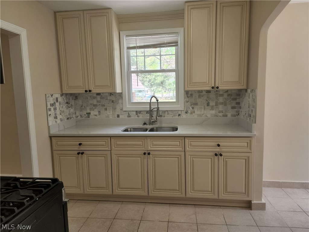 1771 Cumberland Road Cleveland, OH 44118 - Photo 7 of 34 Gallery Image 7
