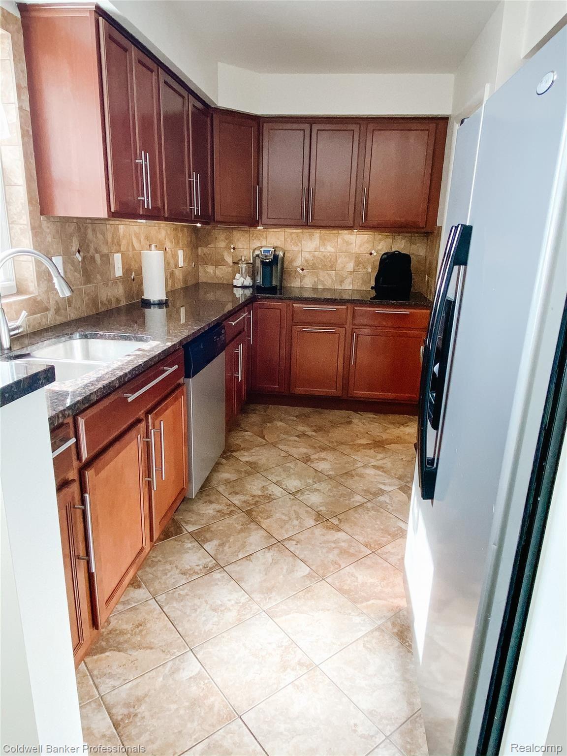 2424 Windemere Road Birmingham, MI 48009 - Photo 12 of 40 IMG_0194.JPG