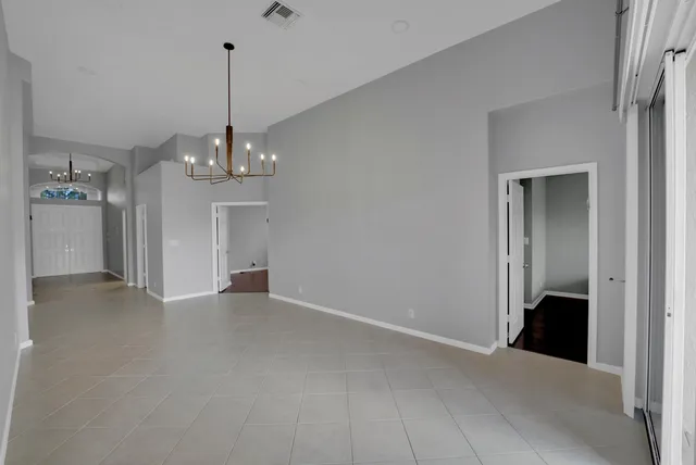 a view of a chandelier in big room and chandelier