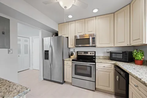 $499,900 | 3520 South Ocean Boulevard, Unit L306, South Palm Beach, FL 33480