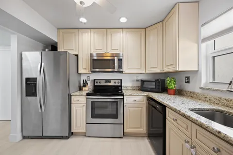 $499,900 | 3520 South Ocean Boulevard, Unit L306, South Palm Beach, FL 33480