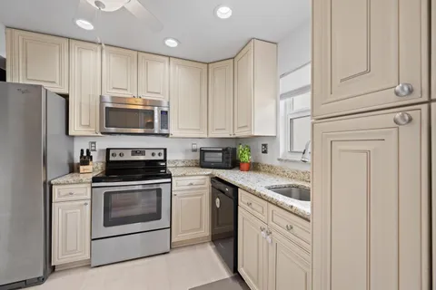 $499,900 | 3520 South Ocean Boulevard, Unit L306, South Palm Beach, FL 33480