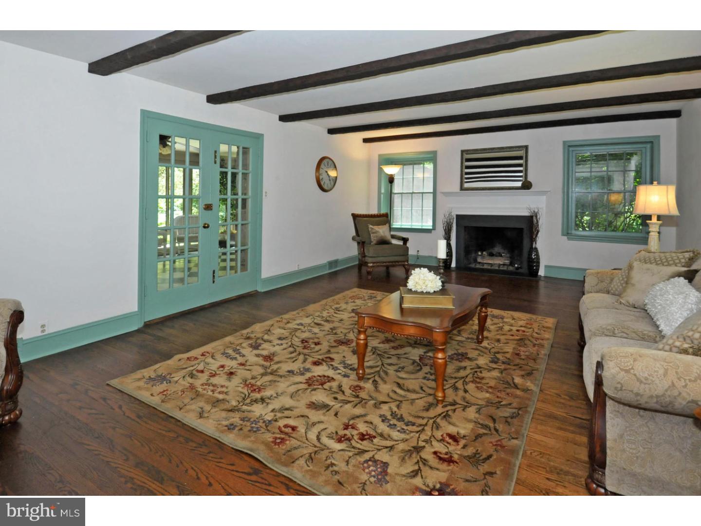 1045 Leopard Road Rydal, PA 19046 - Photo 4 of 25 Living Room