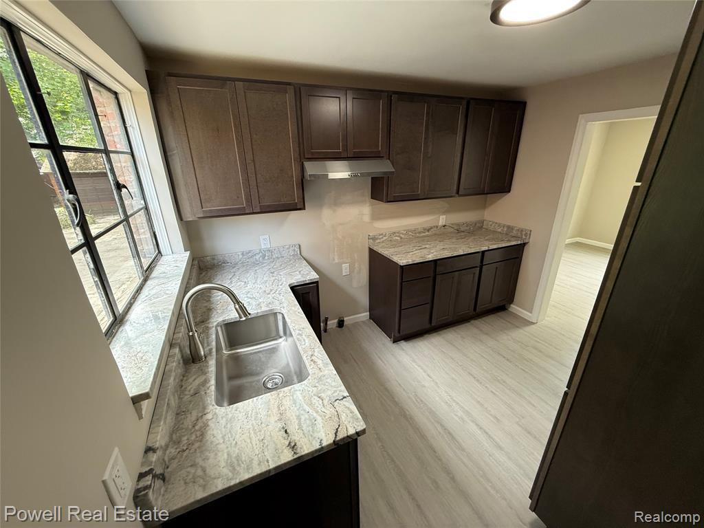 70 Mohawk Road Pontiac, MI 48341 - Photo 9 of 24