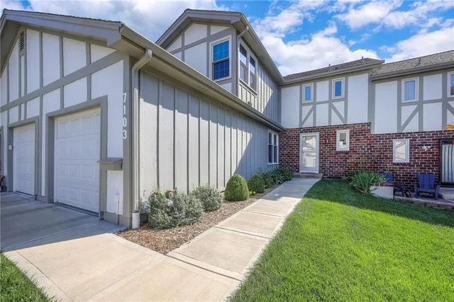$320,000 | 7103 Mastin Street, Merriam, KS 66203