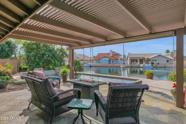 $1,035,000 | 518 South Lagoon Drive, Gilbert, AZ 85233