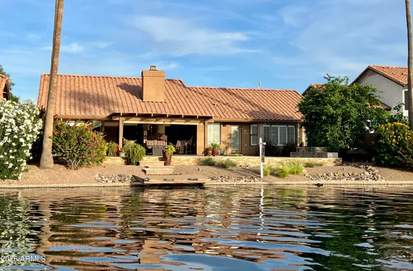$1,020,000 | 518 South Lagoon Drive, Gilbert, AZ 85233