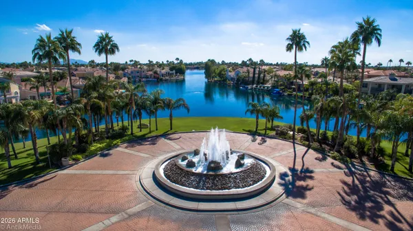 $1,035,000 | 518 South Lagoon Drive, Gilbert, AZ 85233