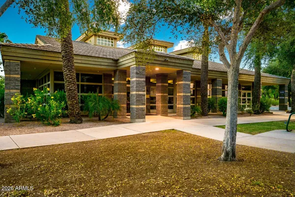 $1,035,000 | 518 South Lagoon Drive, Gilbert, AZ 85233