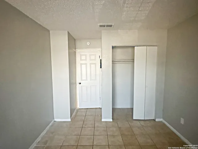 $1,200 | 7502 Oak Chase, Unit 7504, San Antonio, TX 78239