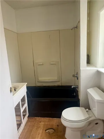 a view of a room with an empty space