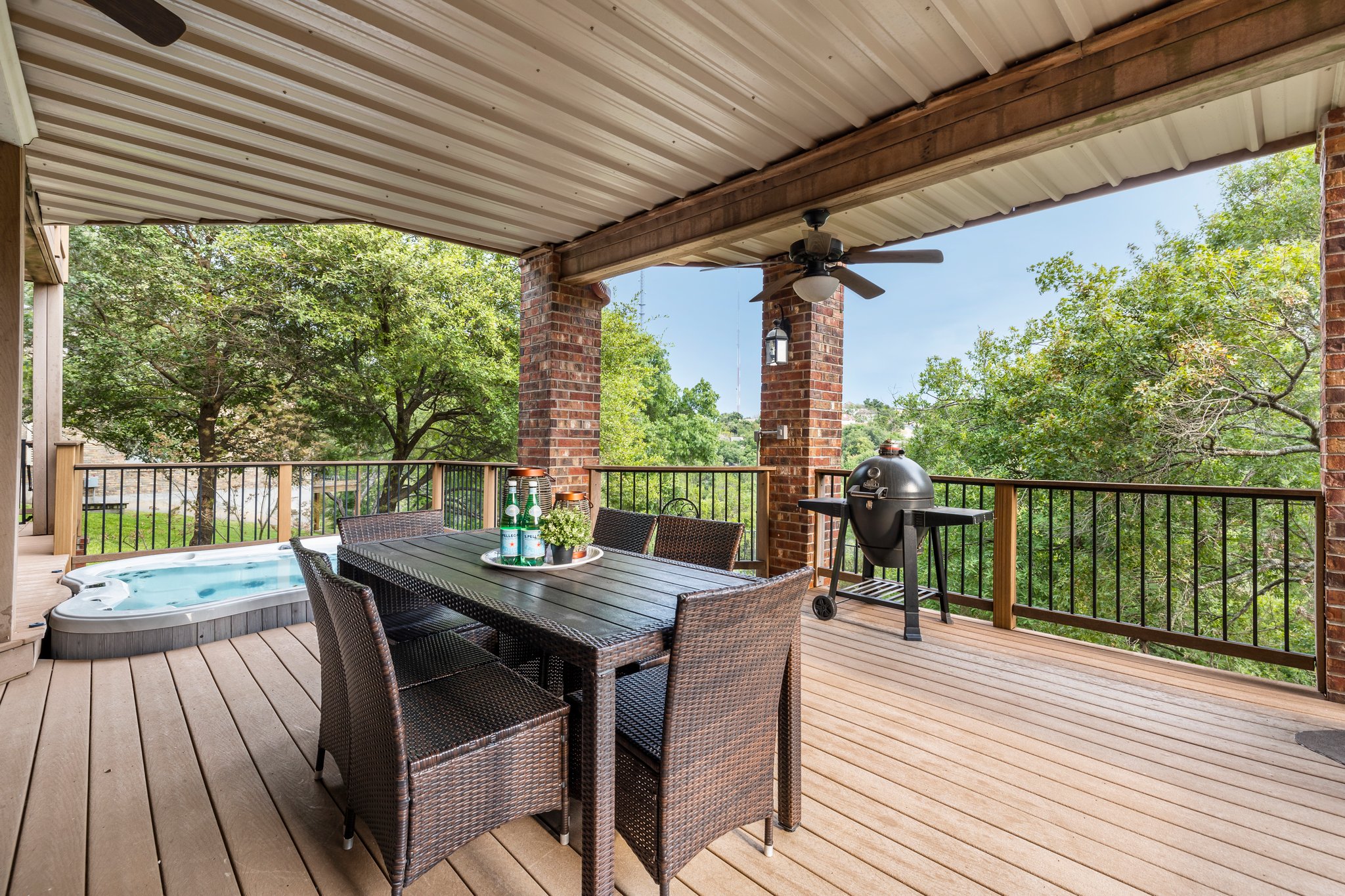 2807 Round Table Road Austin, TX 78746 - Photo 34 of 40 Lower level covered deck area