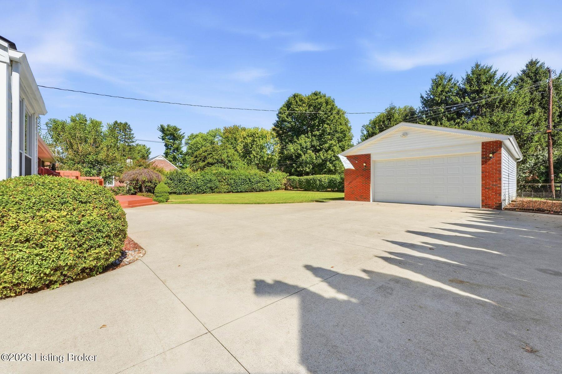 111 South Hampton Road Louisville, KY 40222 - Photo 46 of 56 photo_online_075