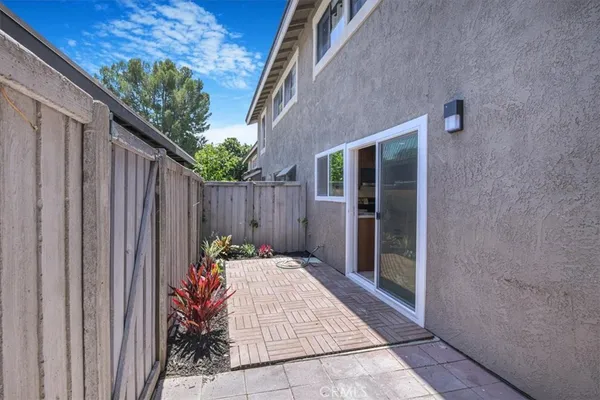 $690,000 | 229 Springview, Irvine, CA 92620