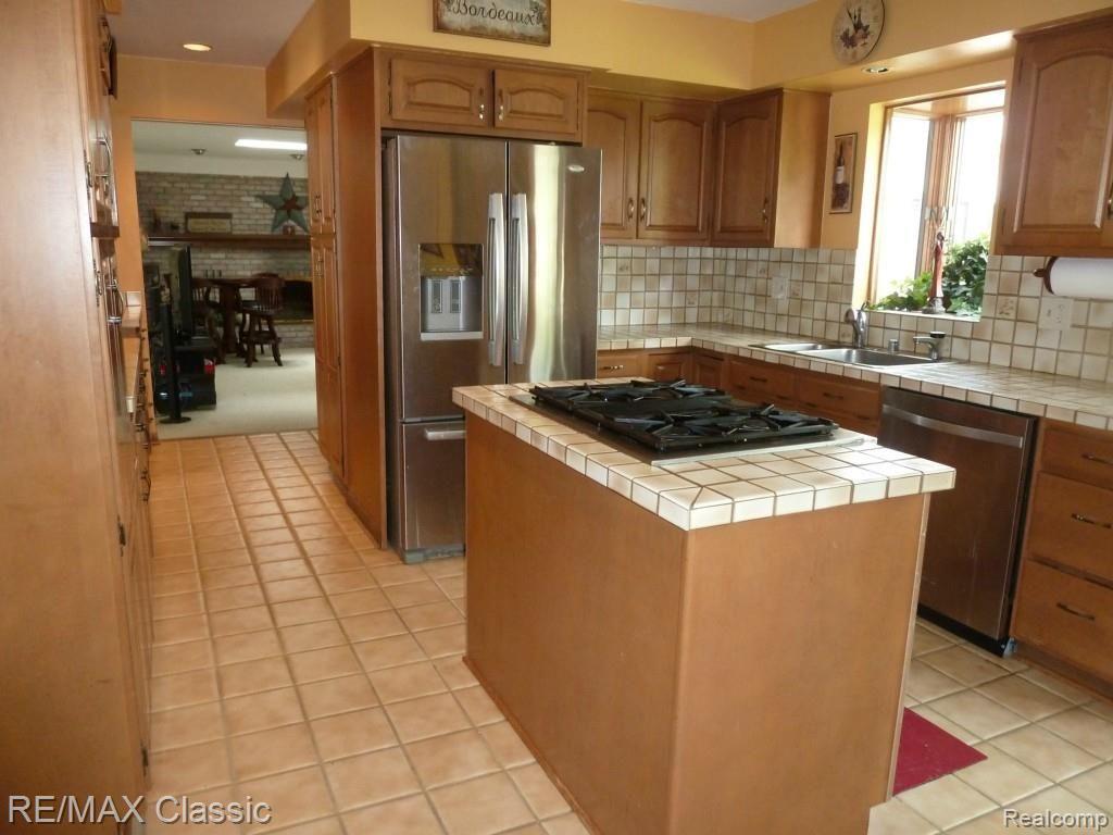 35928 Johnstown Road Farmington, MI 48335 - Photo 6 of 45 Johnstown Kitchen.jpg