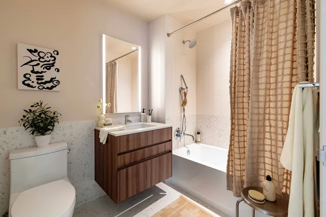 $6,075 | 300 East 50th Street, Unit 2M | Midtown East