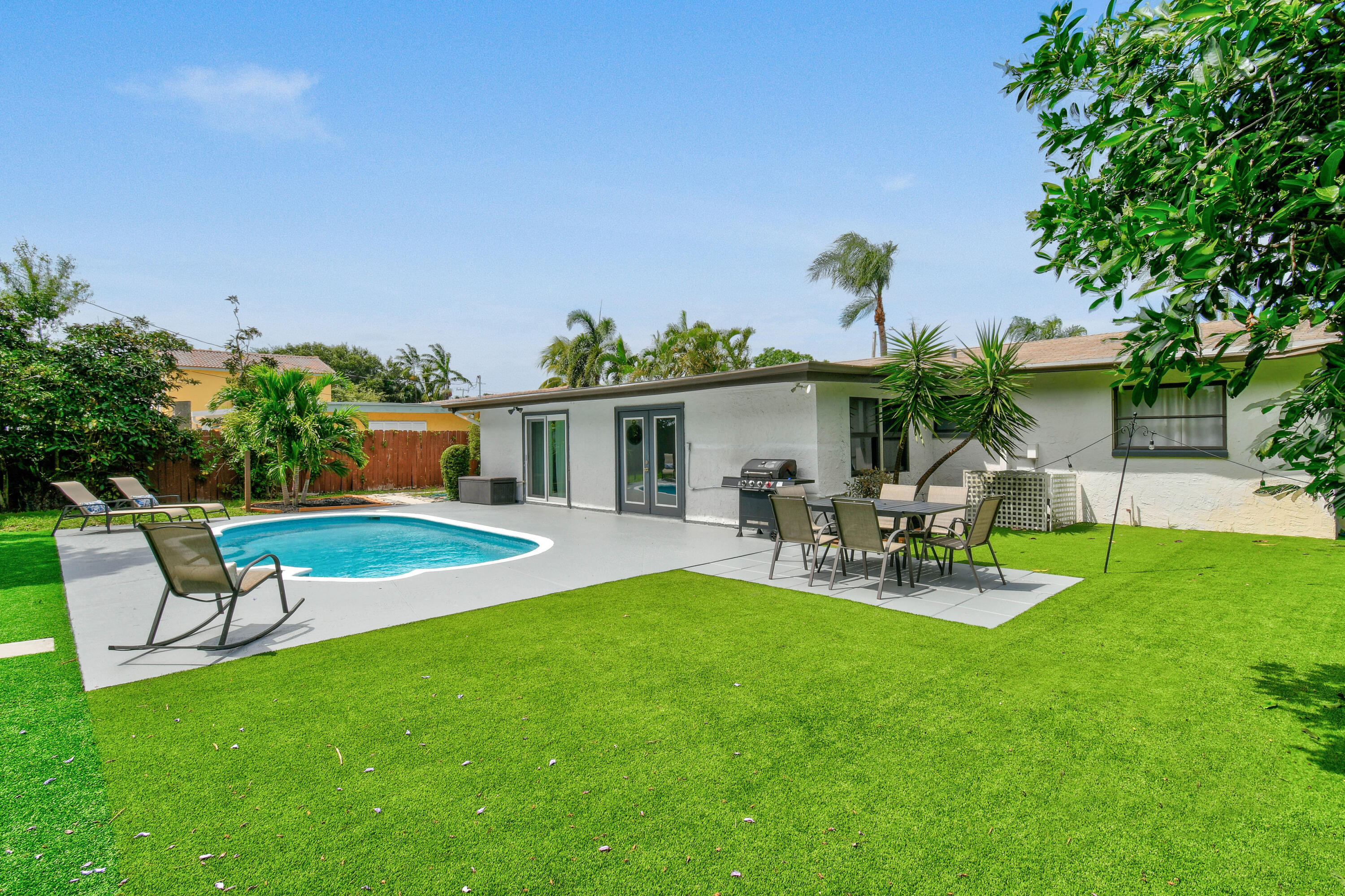 973 Laurel Road North Palm Beach, FL 33408 - Photo 40 of 57 a view of a house with backyard and sitting area