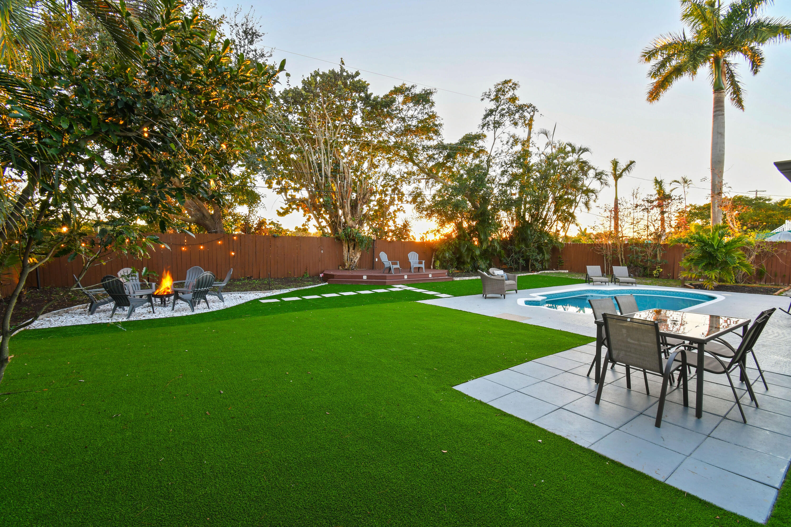 973 Laurel Road North Palm Beach, FL 33408 - Photo 48 of 57 a view of a yard with a table and chairs