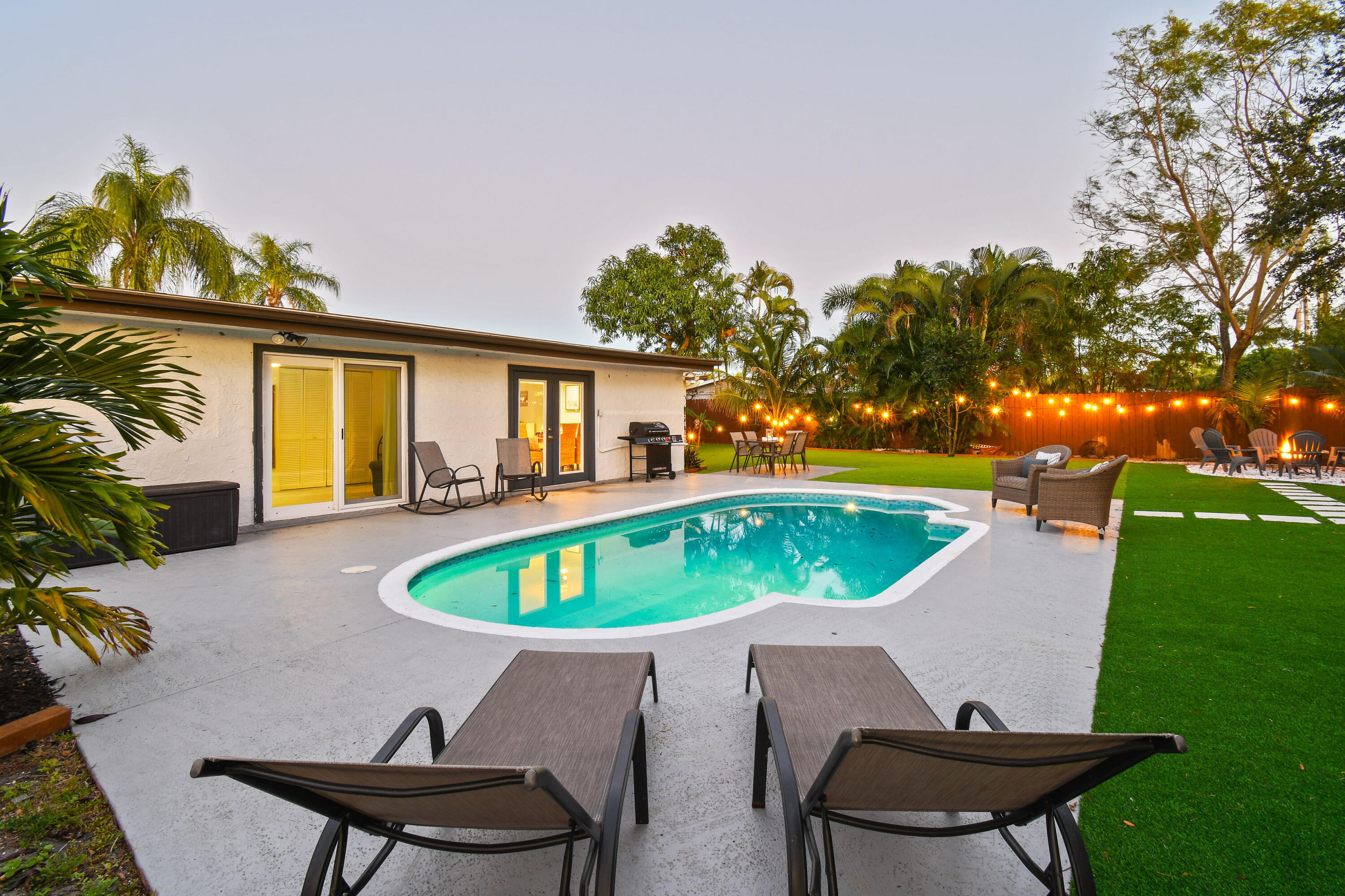 973 Laurel Road North Palm Beach, FL 33408 - Photo 52 of 57 973LaurelRoadTwilights(19)