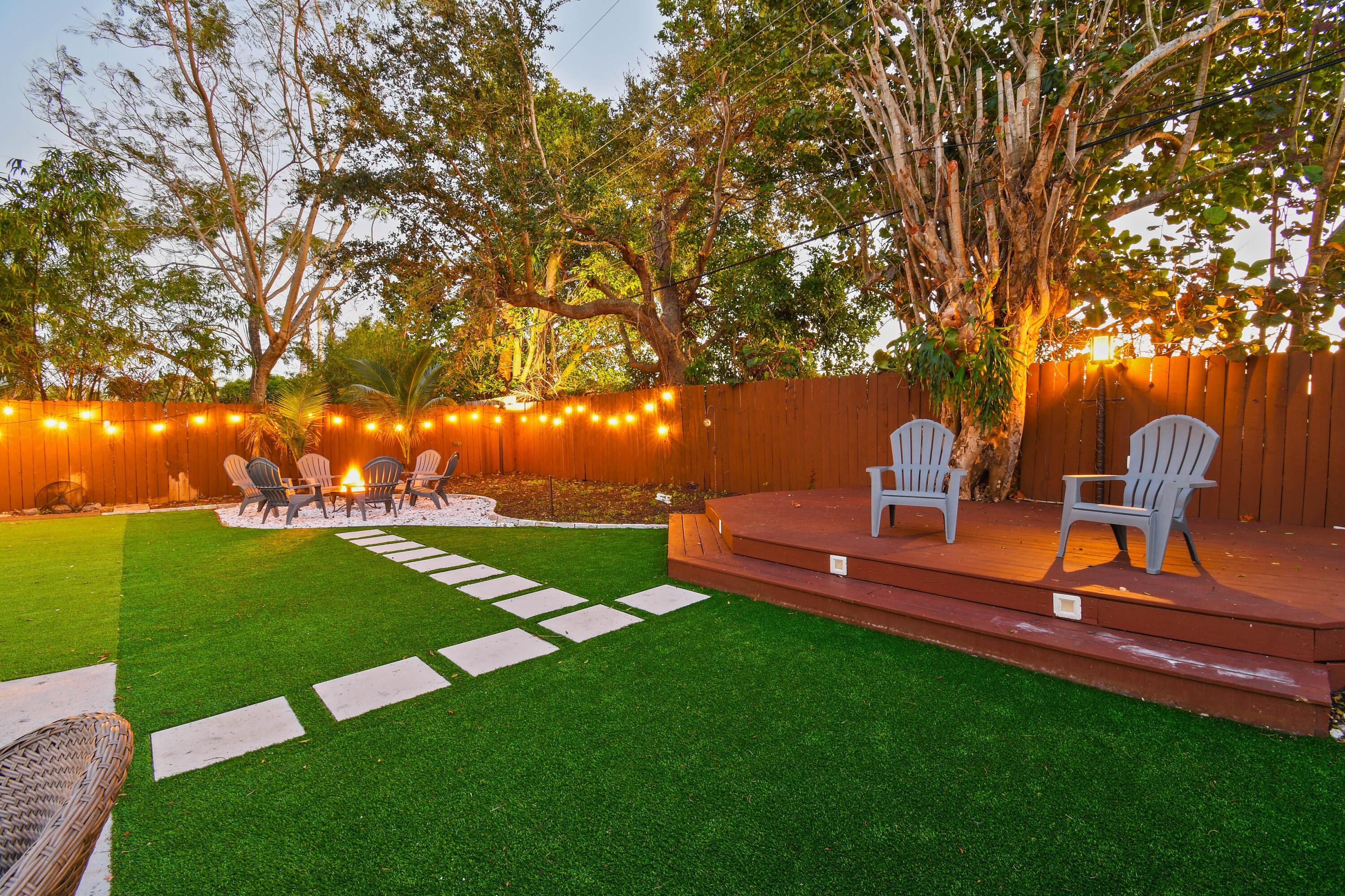 973 Laurel Road North Palm Beach, FL 33408 - Photo 53 of 57 a view of a park with large trees