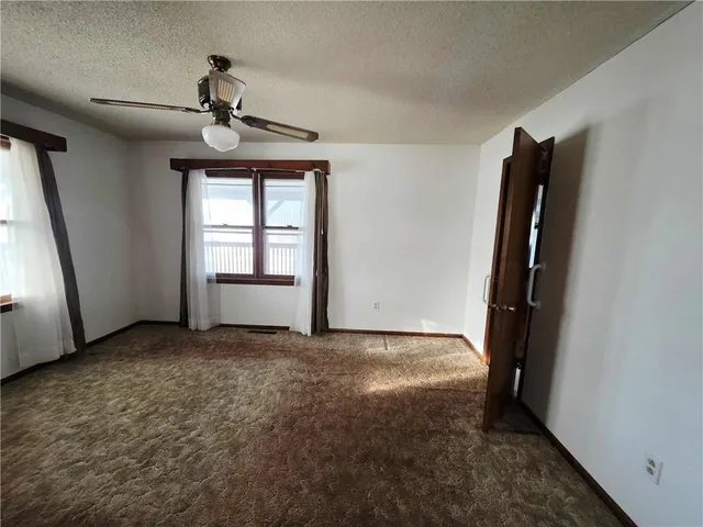 $259,900 | 15518 East 850th Road, Mound City, KS 66056