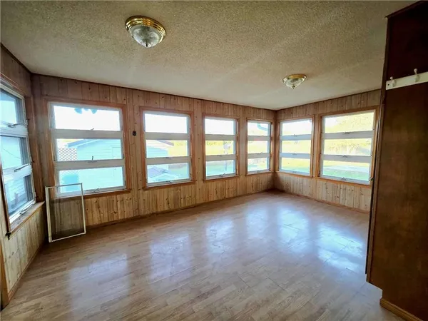 $259,900 | 15518 East 850th Road, Mound City, KS 66056