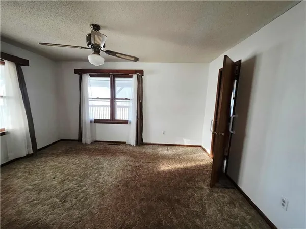 $259,900 | 15518 East 850th Road, Mound City, KS 66056
