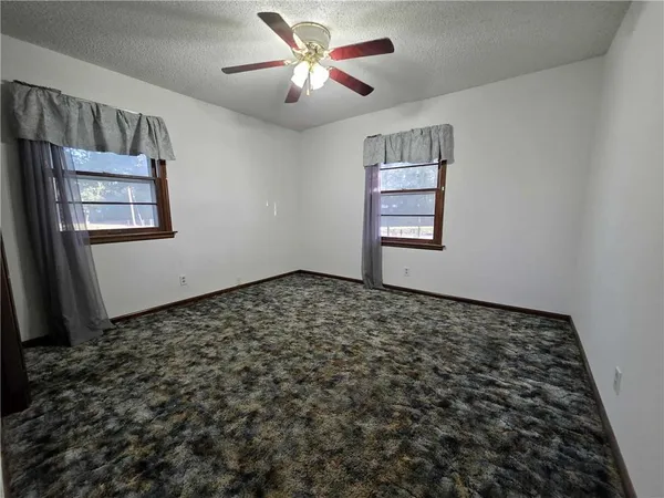 $259,900 | 15518 East 850th Road, Mound City, KS 66056