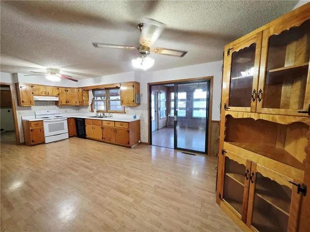 $259,900 | 15518 East 850th Road, Mound City, KS 66056
