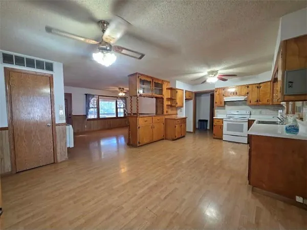 $259,900 | 15518 East 850th Road, Mound City, KS 66056