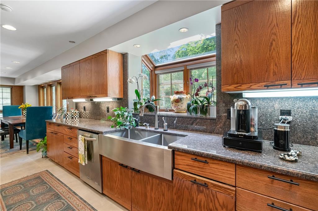 337 Fox Chapel Road Pittsburgh, PA 15238 - Photo 10 of 40
