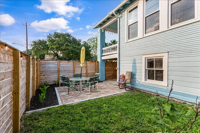 a front view of house with yard