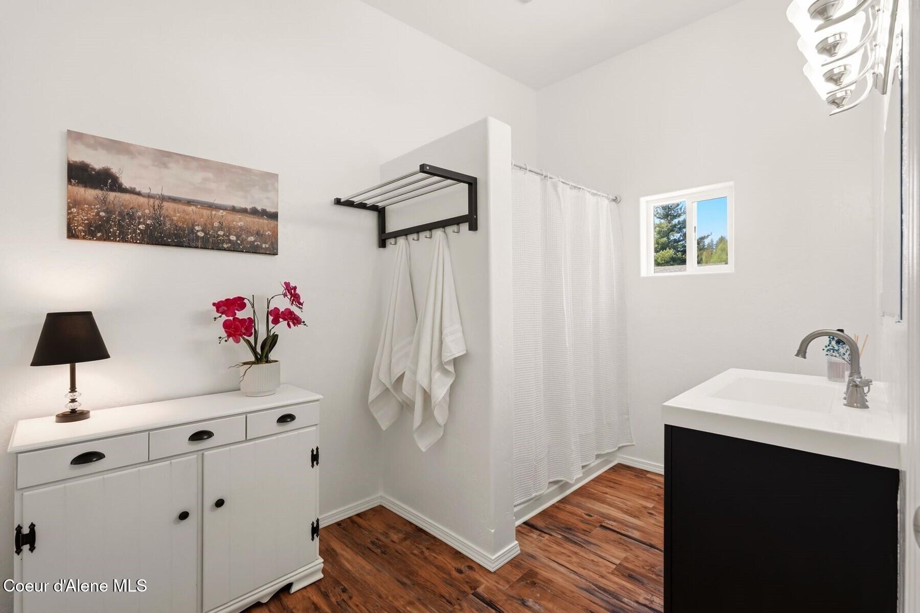 925 Lower Pack River Road Sandpoint, ID 83864 - Photo 33 of 48 Bathroom