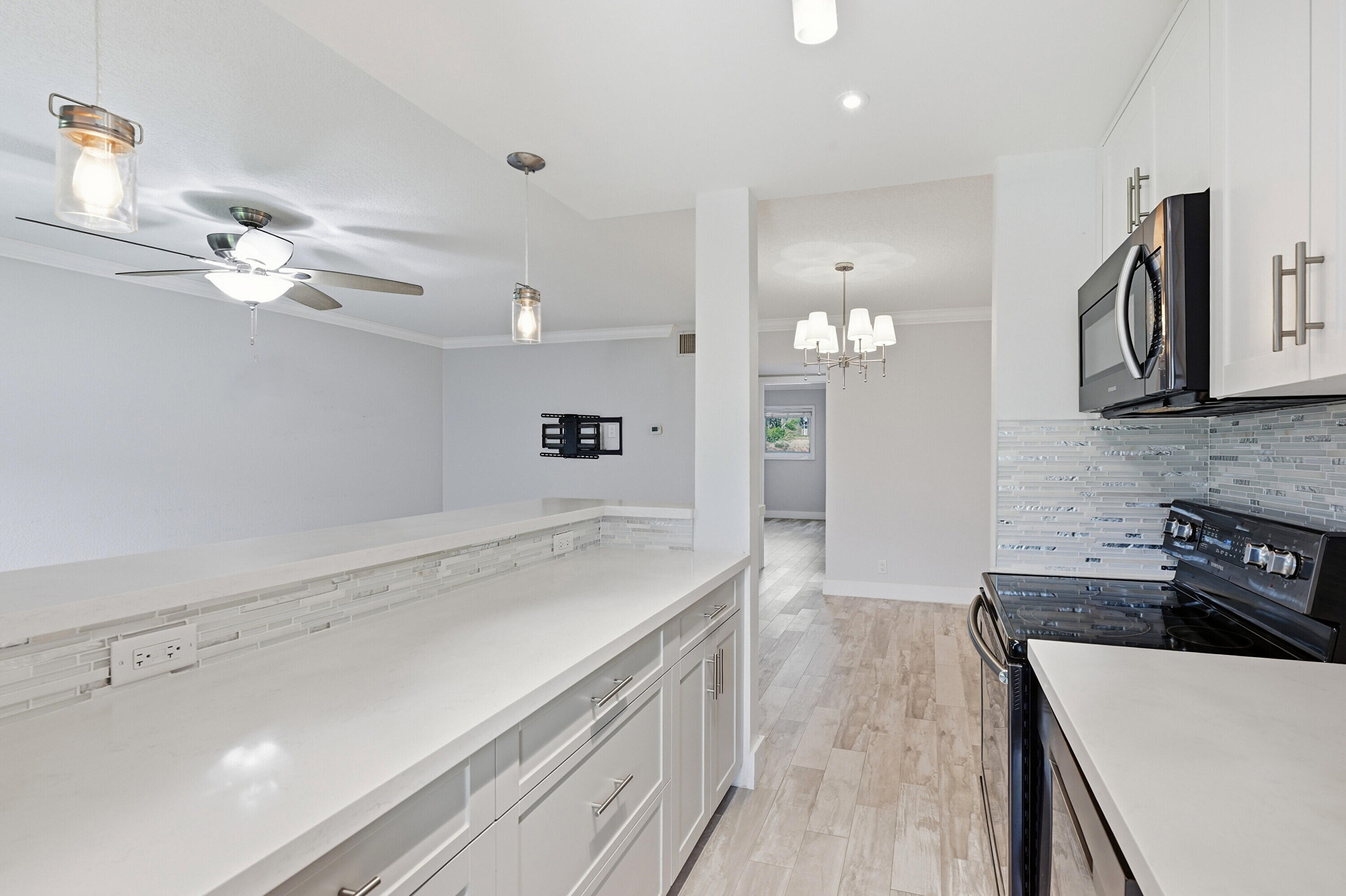 2110 Northeast 42nd Street, Unit 2B Lighthouse Point, FL 33064 - Photo 10 of 31 Kitchen