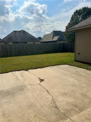 $2,000 | 69317 Taverny Court, Madisonville, LA 70447
