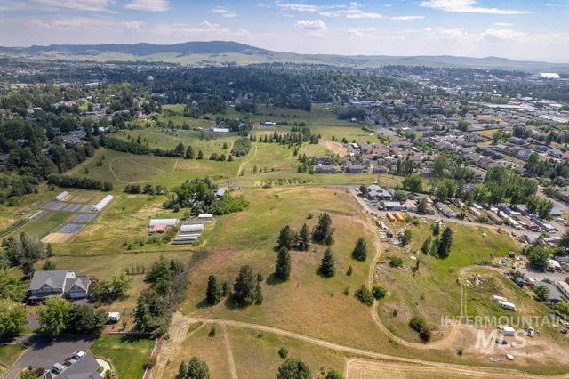 $999,000 | 700 Empire Lane, Moscow, ID 83843