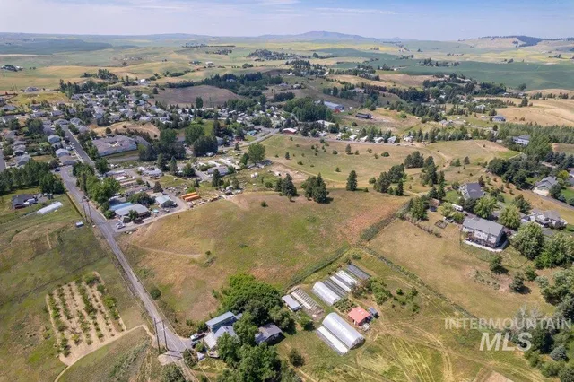 $999,000 | 700 Empire Lane, Moscow, ID 83843