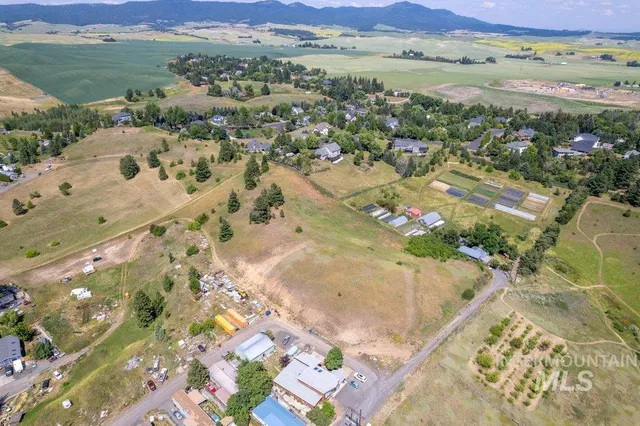 $999,000 | 700 Empire Lane, Moscow, ID 83843