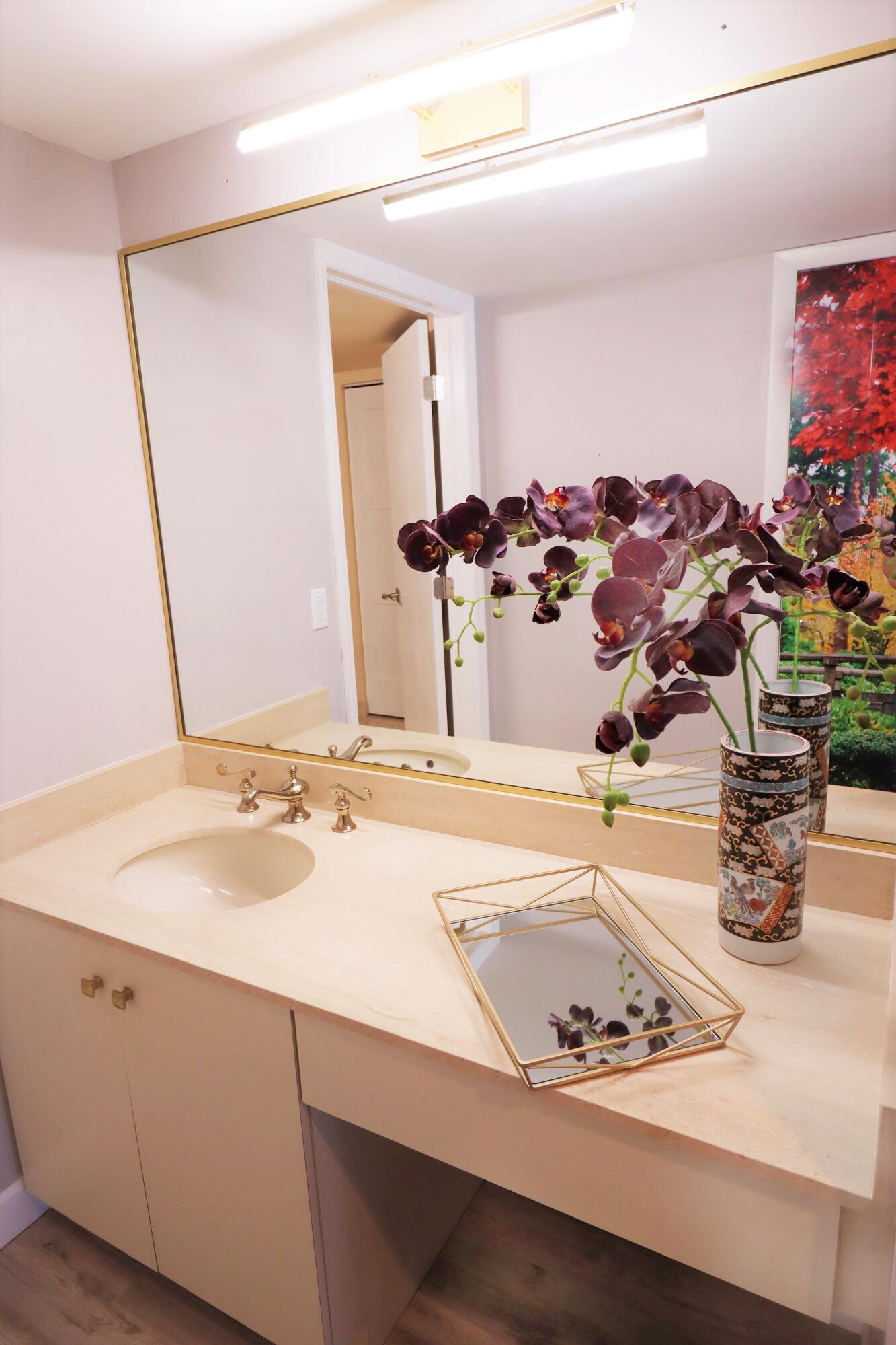 4101 North Ocean Boulevard, Unit 308 Boca Raton, FL 33431 - Photo 19 of 43 Hall to bathroom