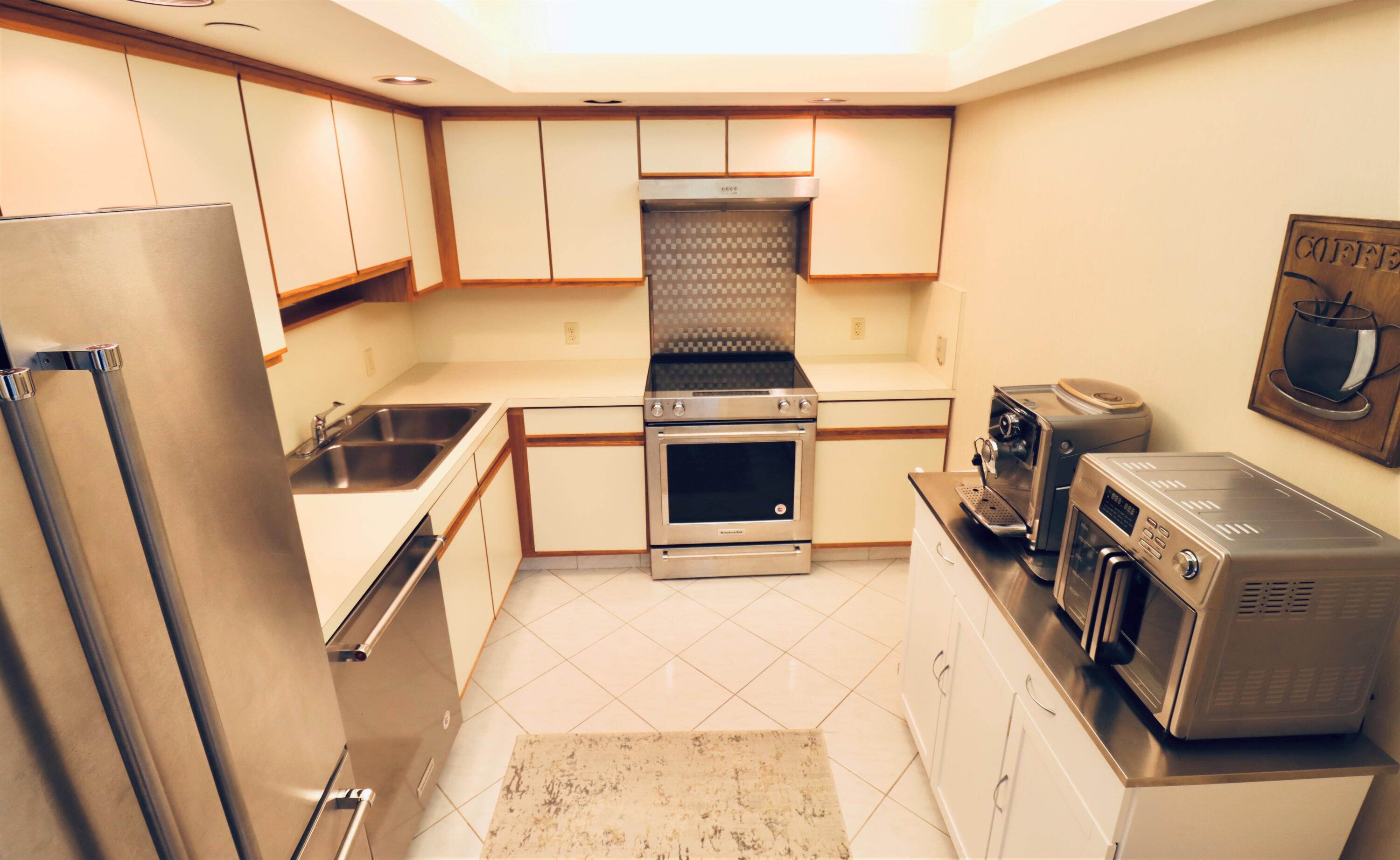 4101 North Ocean Boulevard, Unit 308 Boca Raton, FL 33431 - Photo 32 of 43 Kitchen