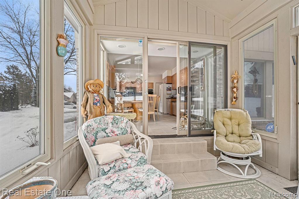 33840 York Ridge Street Farmington Hills, MI 48331 - Photo 7 of 25