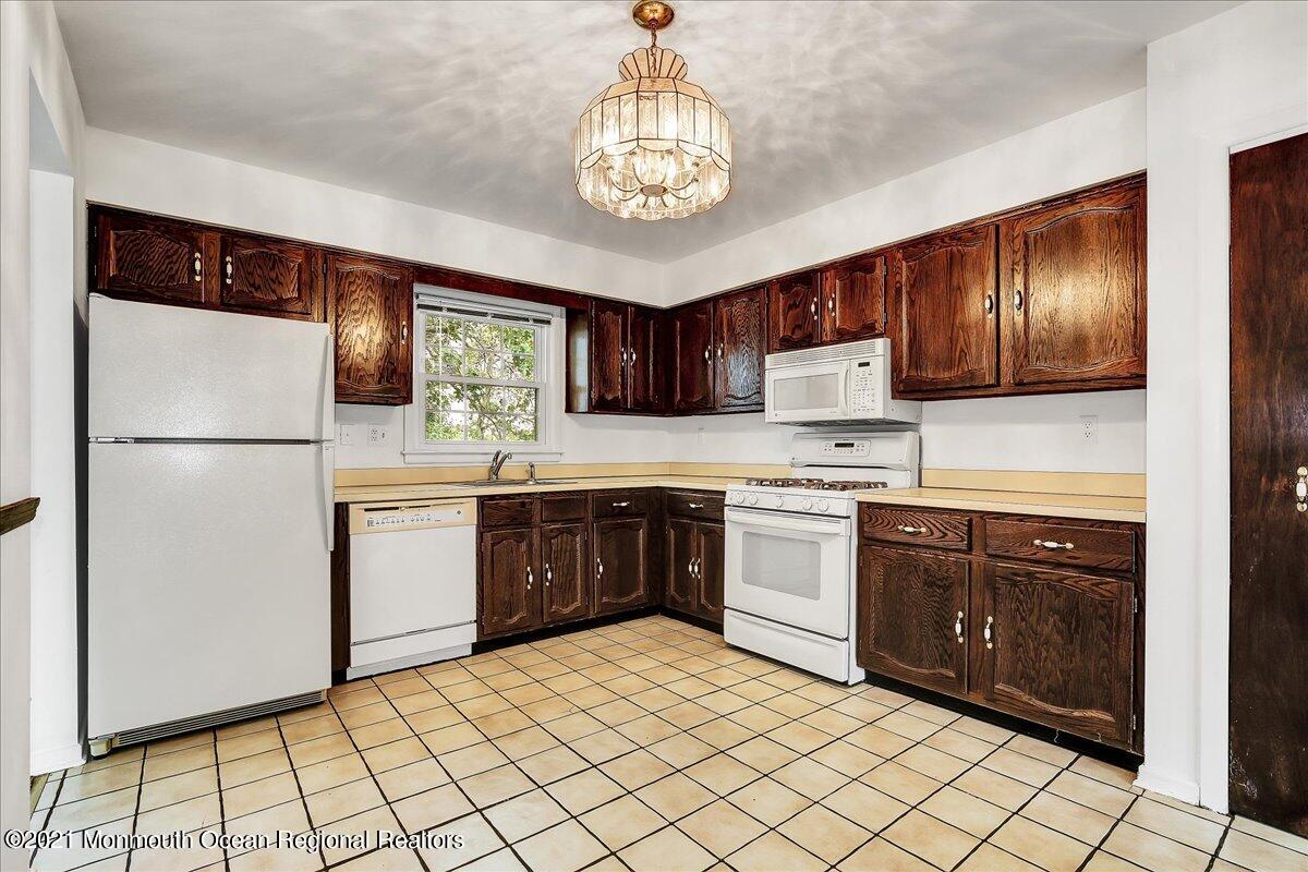 57 Newtons Corner Road Howell, NJ 07731 - Photo 9 of 32 13-57NewtonsCorner_0013 - Copy