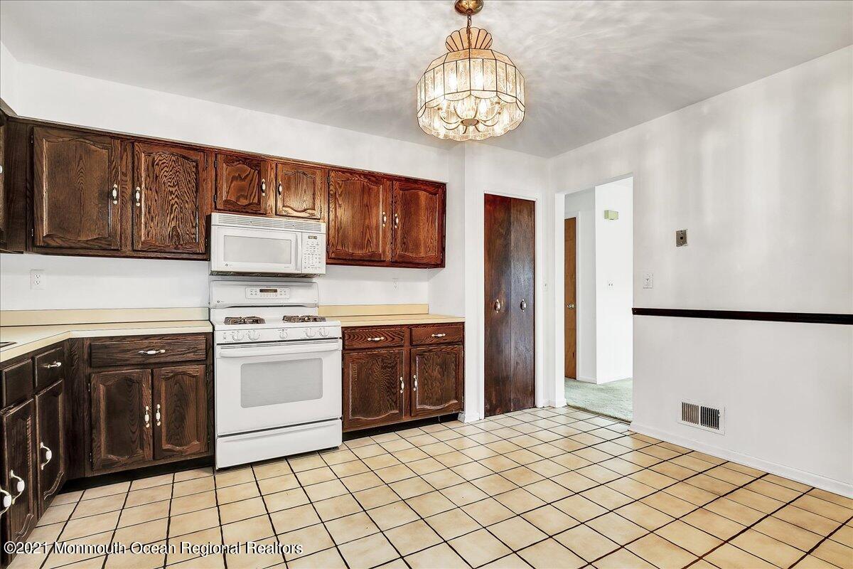 57 Newtons Corner Road Howell, NJ 07731 - Photo 10 of 32 14-57NewtonsCorner_0014