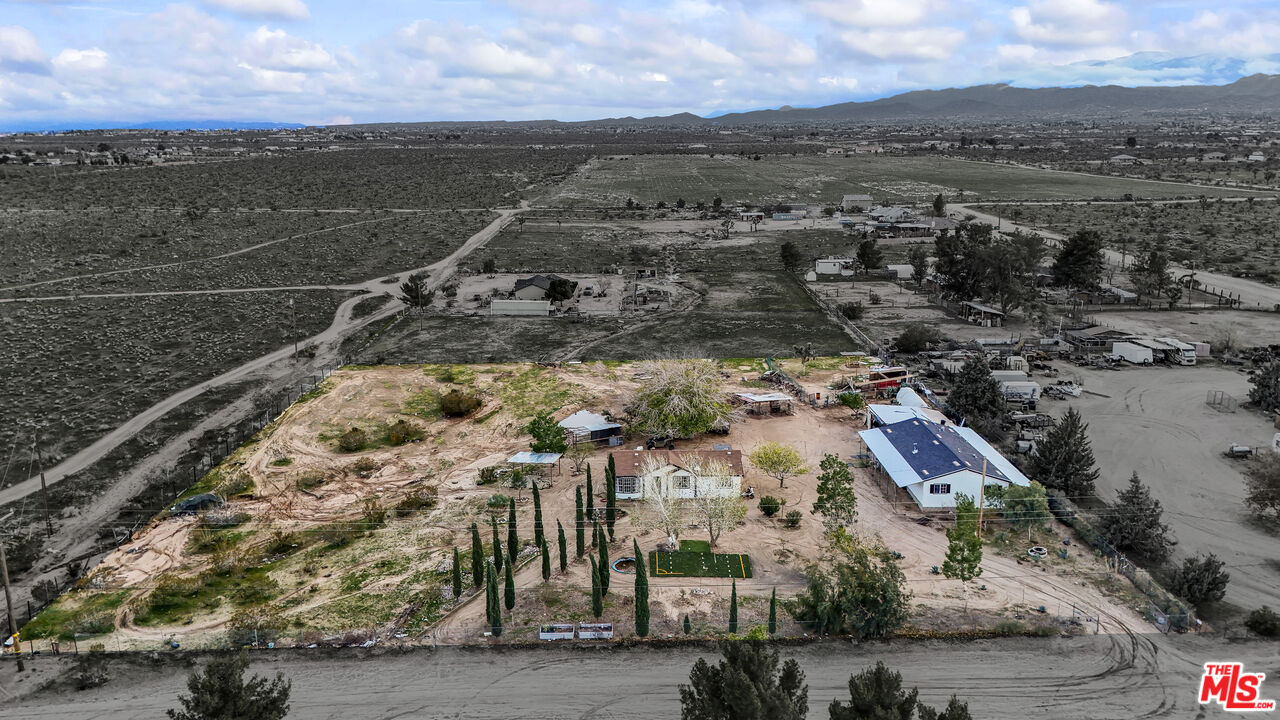 6677 Maricopa Road Phelan, CA 92371 - Photo 38 of 38 a view of city and mountain view