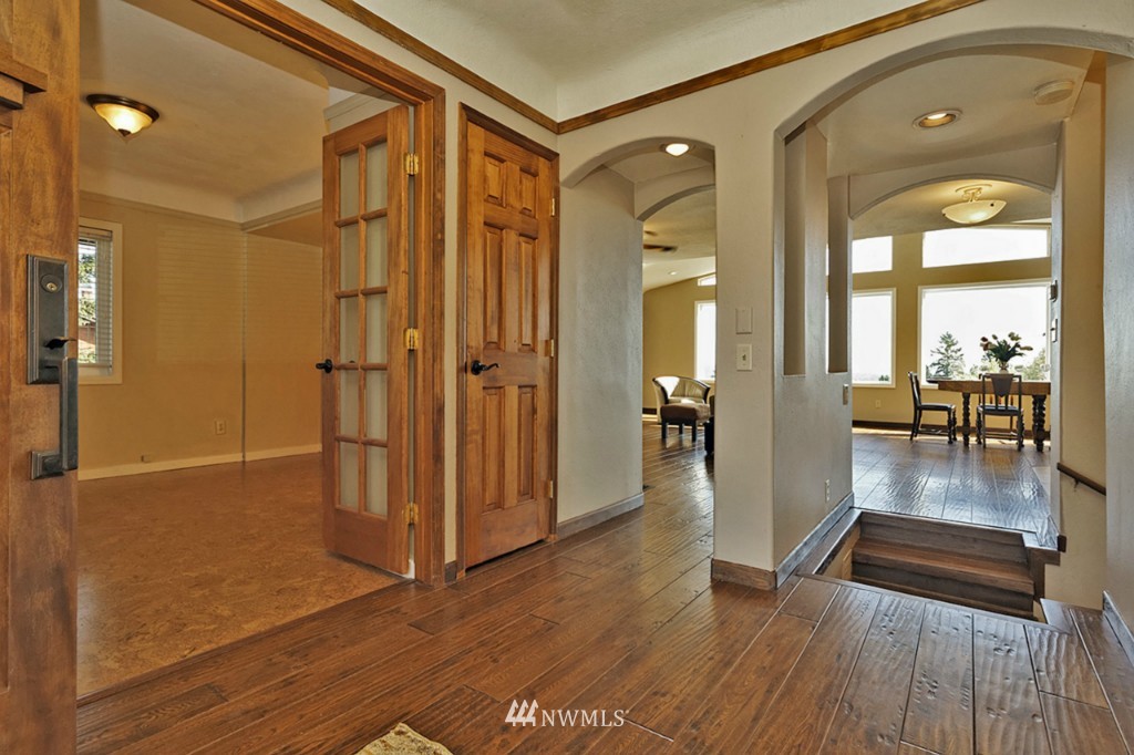 901 Southwest Langston Road Renton, WA 98057 - Photo 3 of 18
