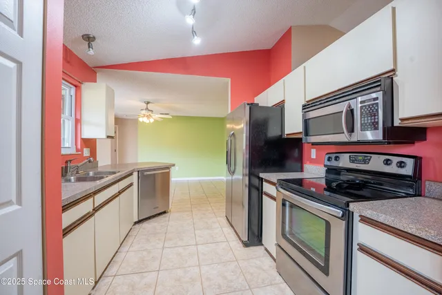 $2,000 | 2390 Queens Street Southeast, Palm Bay, FL 32909