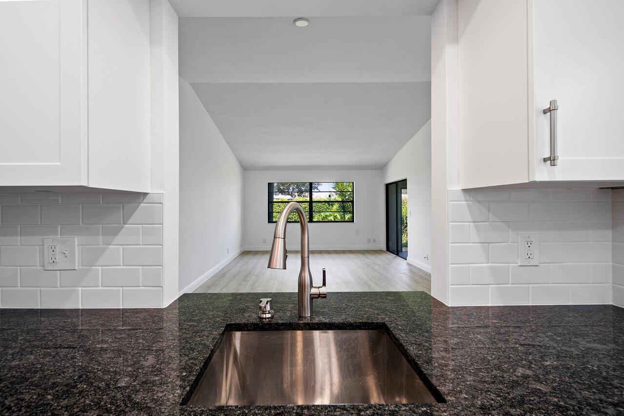 9 Ridge Pointe Drive, Unit E Boynton Beach, FL 33435 - Photo 12 of 36 012-9RidgePointeDrive-BoyntonBeach-FL-33