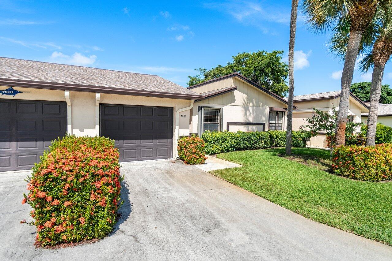9 Ridge Pointe Drive, Unit E Boynton Beach, FL 33435 - Photo 3 of 36 003-9RidgePointeDrive-BoyntonBeach-FL-33